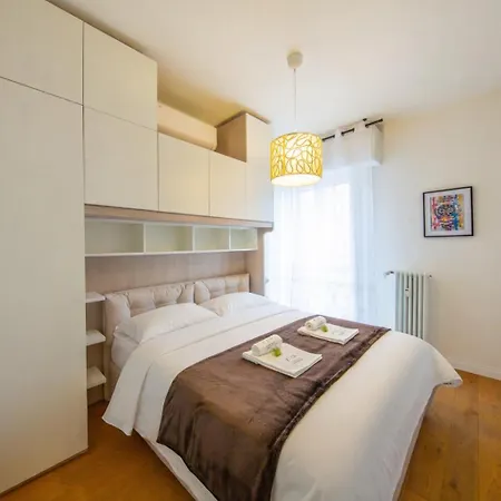 Luxurious 1bdr In Life, Sleeps 4 Milán