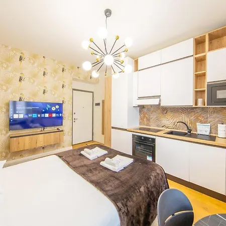 Luxurious 1bdr In Life, Sleeps 4 Apartament Mediolan