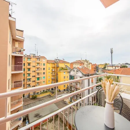 Luxurious 1bdr In Life, Sleeps 4 Mediolan